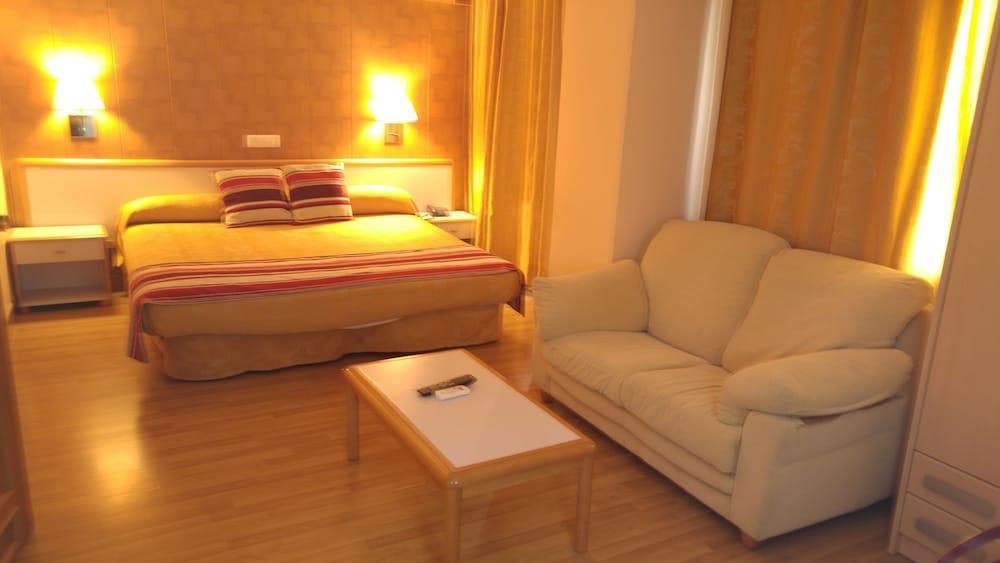 Hotel Verona Puertollano Buitenkant foto